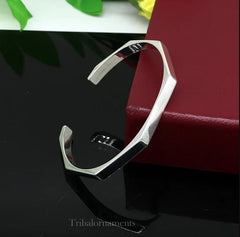 Winter Old Money Style Tee Tshirt And Free Steel Hexagon Cuff Bangle 24 Hours Sale